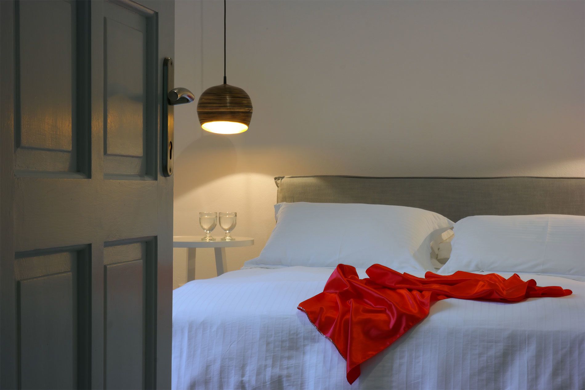 standard room, 1 double bed | in-room safe, desk, iron/ironing board, free wifi