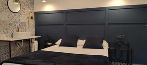 Matelas mémoire de forme, Wi-Fi gratuit, draps fournis