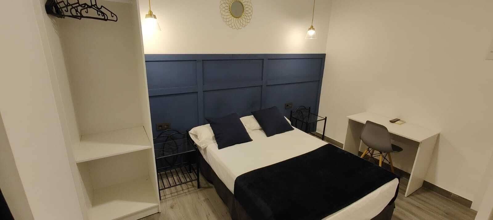 Habitación doble, baño privado | Colchones viscoelásticos, escritorio, wifi gratis y ropa de cama