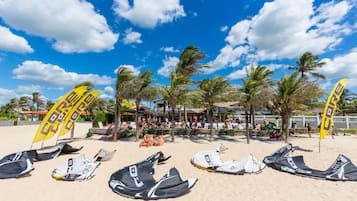 Am Strand, Windsurfen, Surfen/Bodyboarden