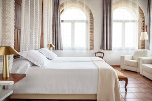 Panoramic-Suite | Zimmersafe, Schreibtisch, Bügeleisen/Bügelbrett, kostenloses WLAN