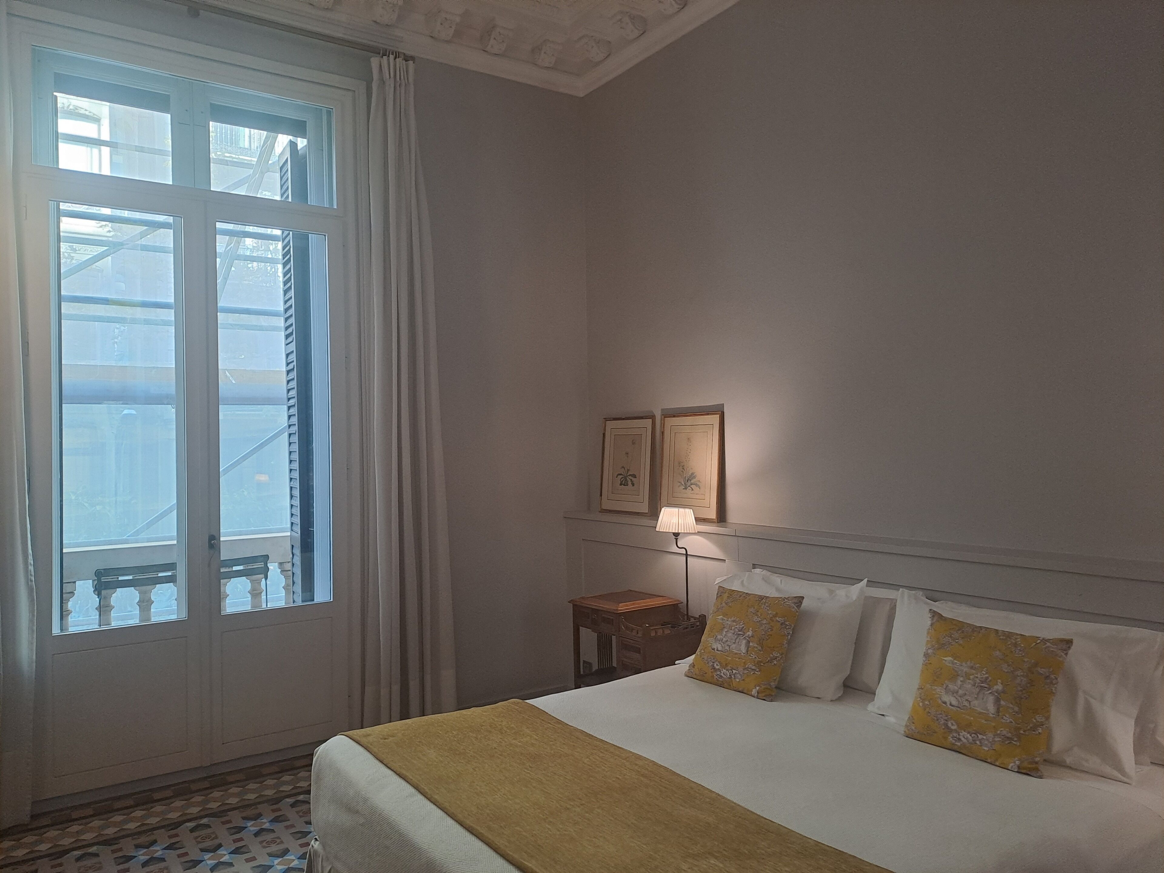 Standard-Doppelzimmer | Hochwertige Bettwaren, Zimmersafe, individuell dekoriert, Schreibtisch