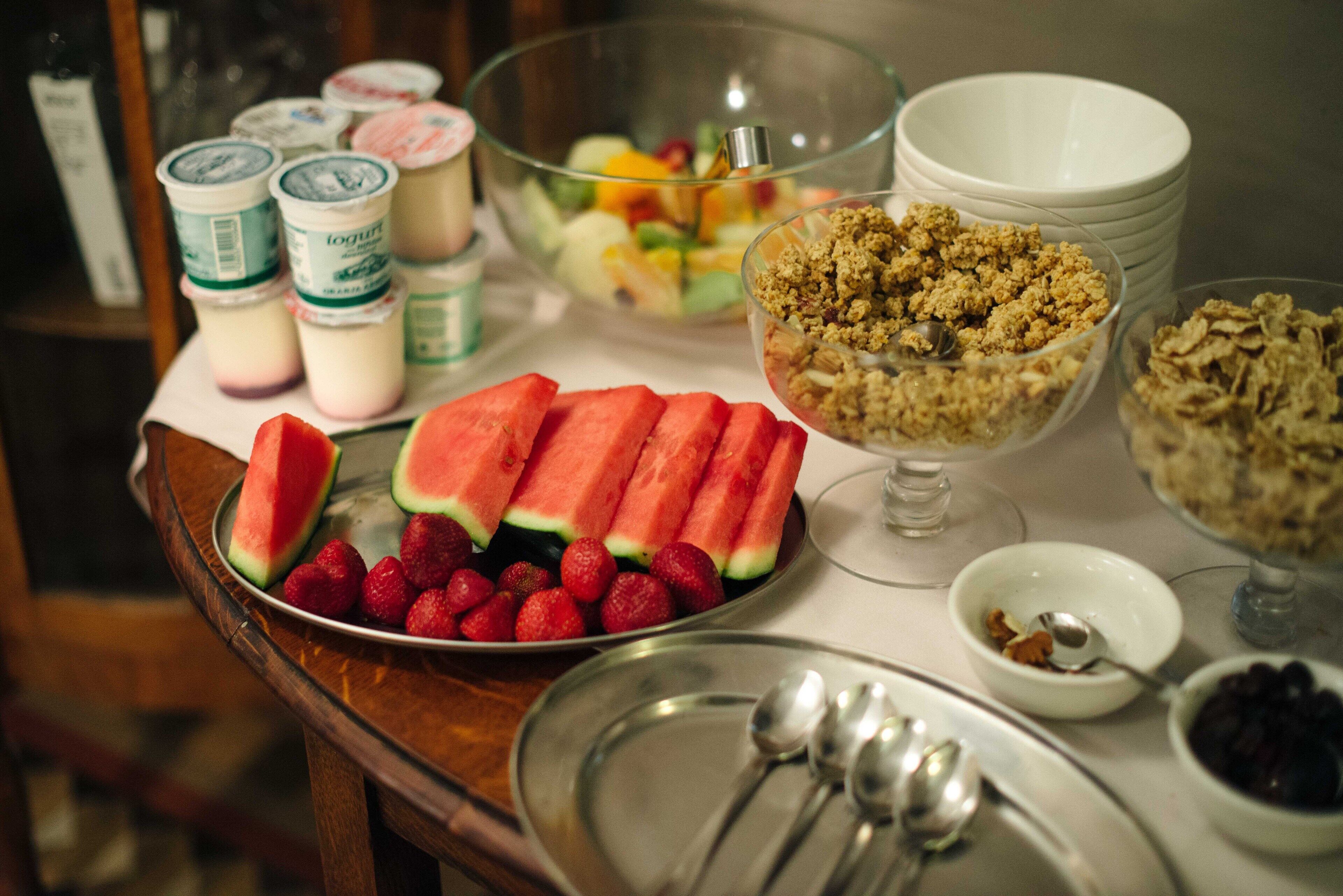 Tägliches inbegriffenes kontinentales Frühstück