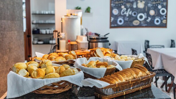 Free daily buffet breakfast - Pousada Mar Azul (Paraty)