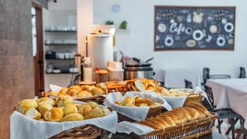 Free daily buffet breakfast