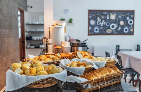 Free daily buffet breakfast. Pousada Mar Azul