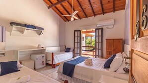 Family Room | 1 bedroom, minibar, WiFi (free), bed sheets - Pousada Mar Azul (Paraty)
