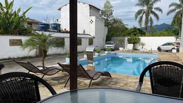 Kolam renang outdoor