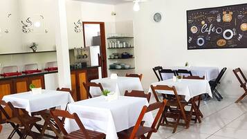 Sudah termasuk sarapan prasmanan setiap hari