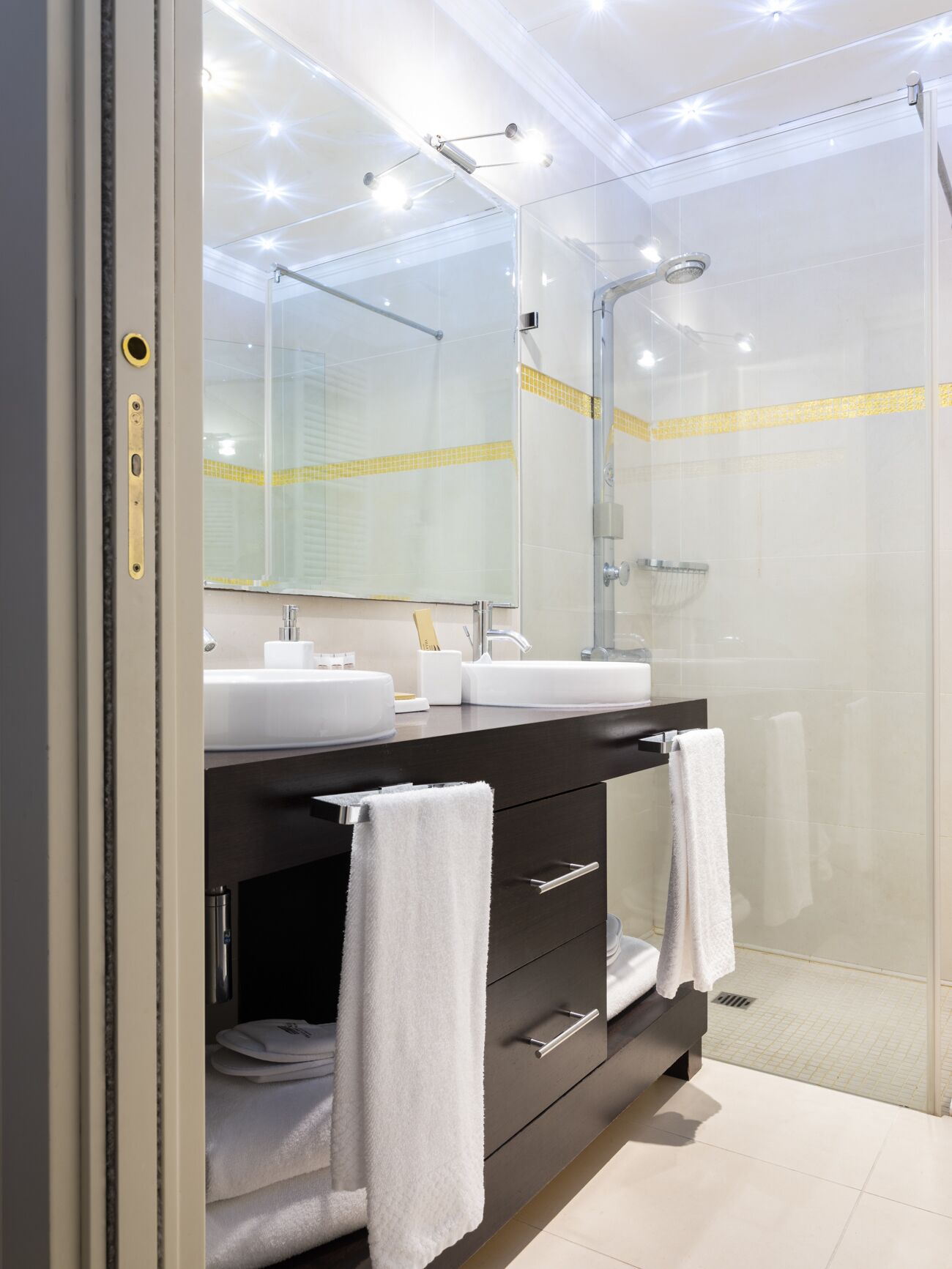 superior double or twin room, jetted tub (con parco termale & spa) | bathroom | combined shower/bathtub, spring water bathtub, hydromassage showerhead