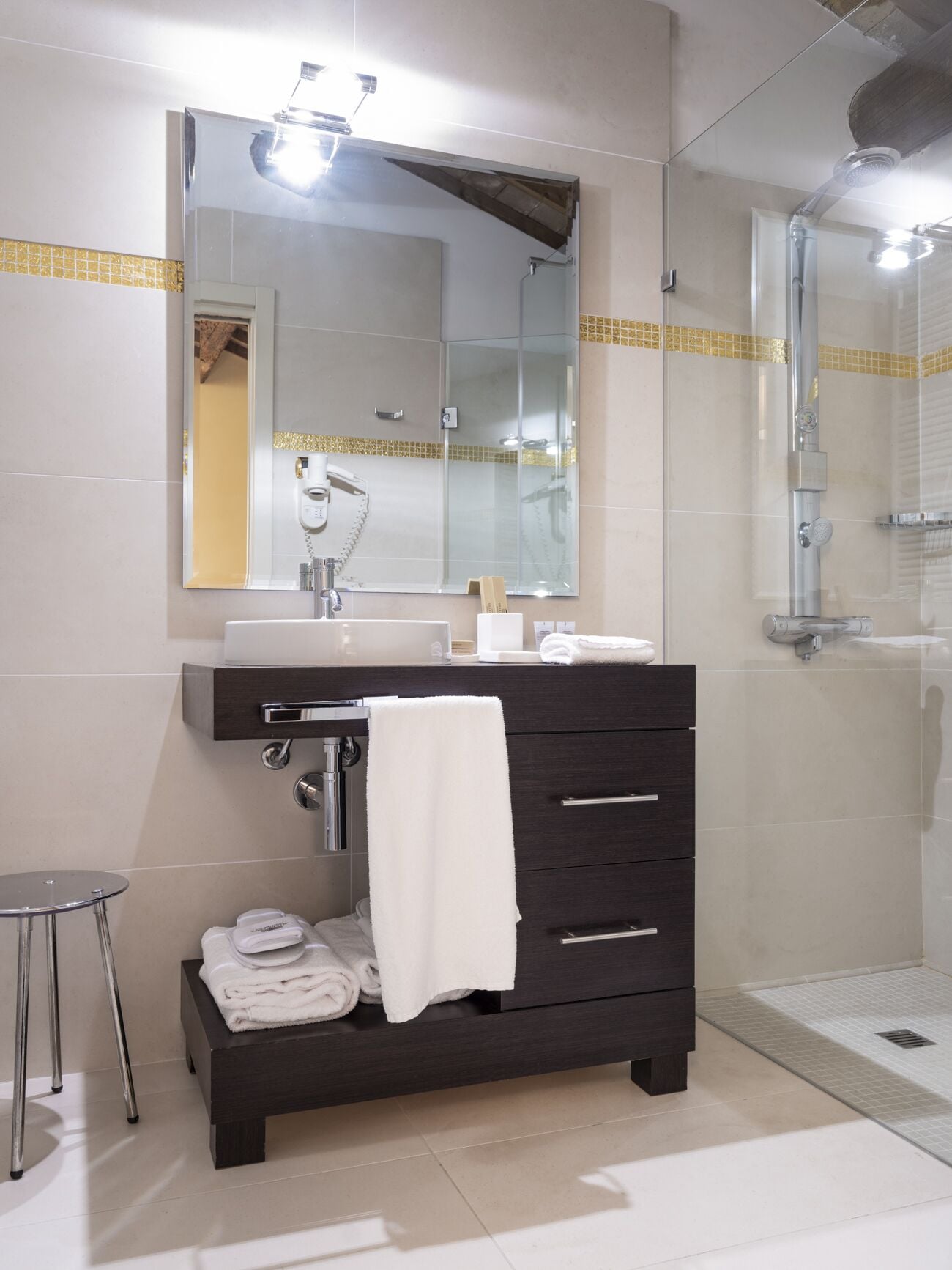 superior triple room, jetted tub (con parco termale & spa) | 1 bedroom, premium bedding, in-room safe, desk