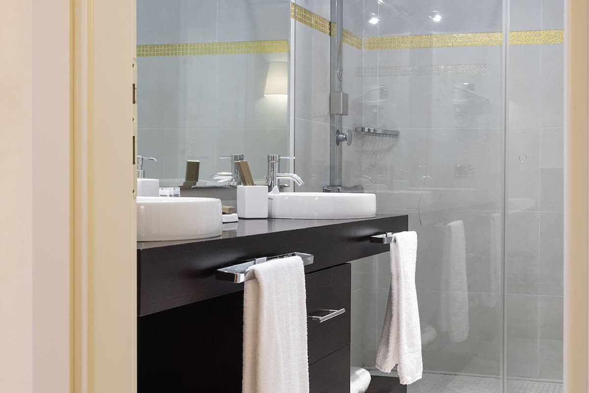 1 bedroom, premium bedding, in-room safe, desk