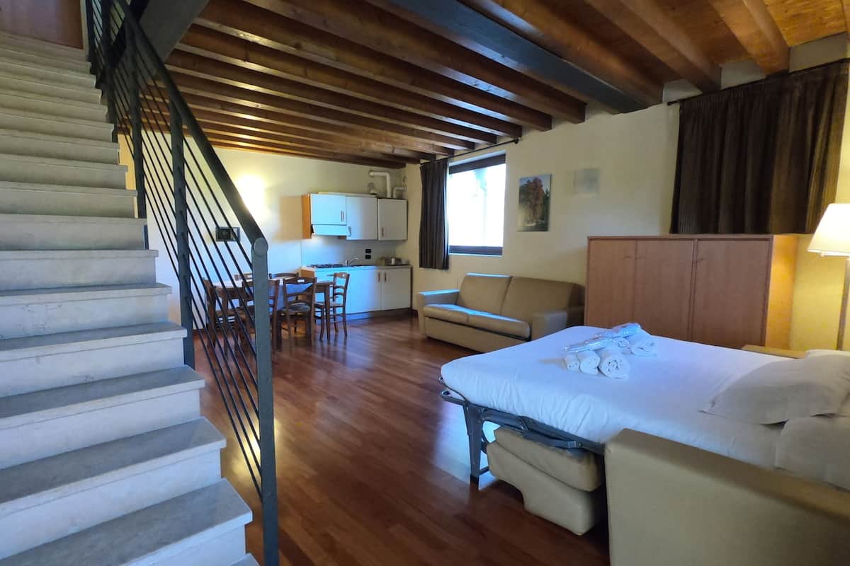 basic apartment, 1 bedroom, jetted tub, annex building (bilocale con parco termale - 6 pax) | 1 bedroom, premium bedding, in-room safe, desk