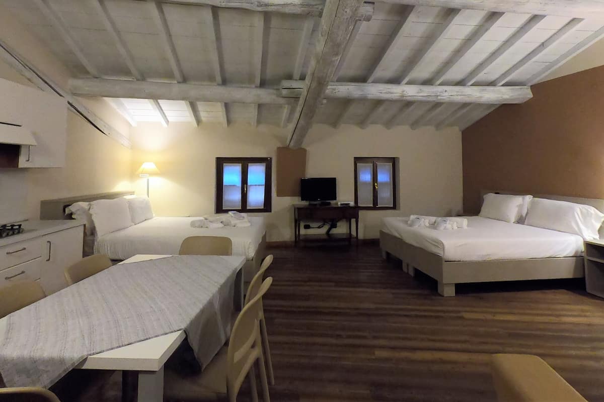 standard studio, jetted tub (con parco termale - 4 pax) | 1 bedroom, premium bedding, in-room safe, desk