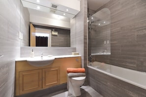 Bathroom - Bridge Apartments (London)