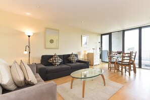 Apartment, 2 Bedrooms | 1 bedroom, individually decorated, individually furnished, desk - Bridge Apartments (London)