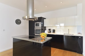 1 bedroom, individually decorated, individually furnished, desk - Bridge Apartments (London)