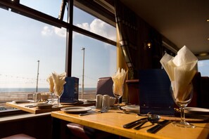 Breakfast and dinner served, ocean views  - Viking Hotel (Blackpool)