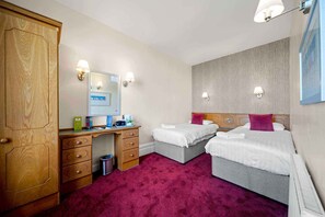 Standard Twin Room - Claremont Hotel (Blackpool)