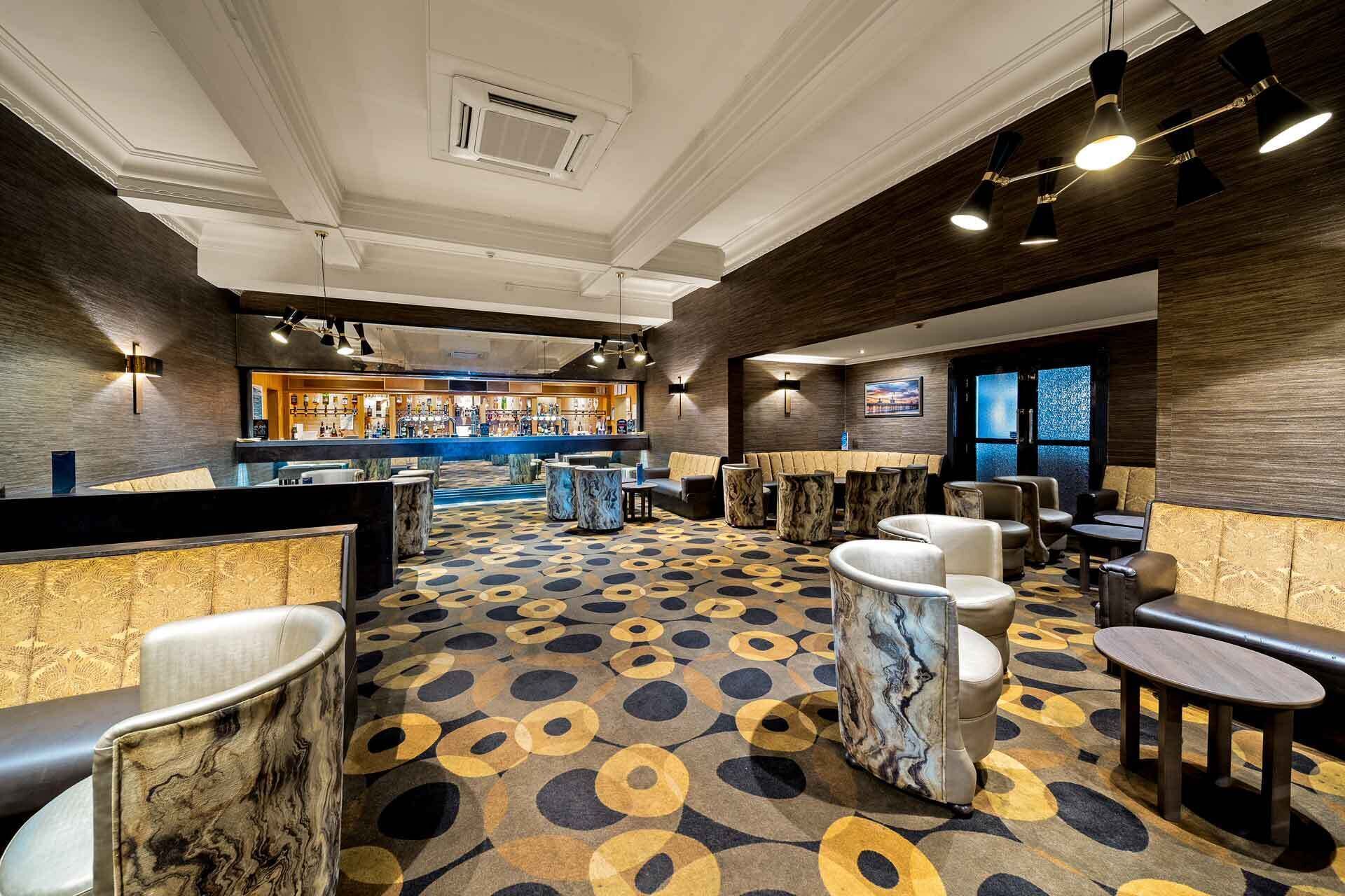 2 bars/lounges, sportbar