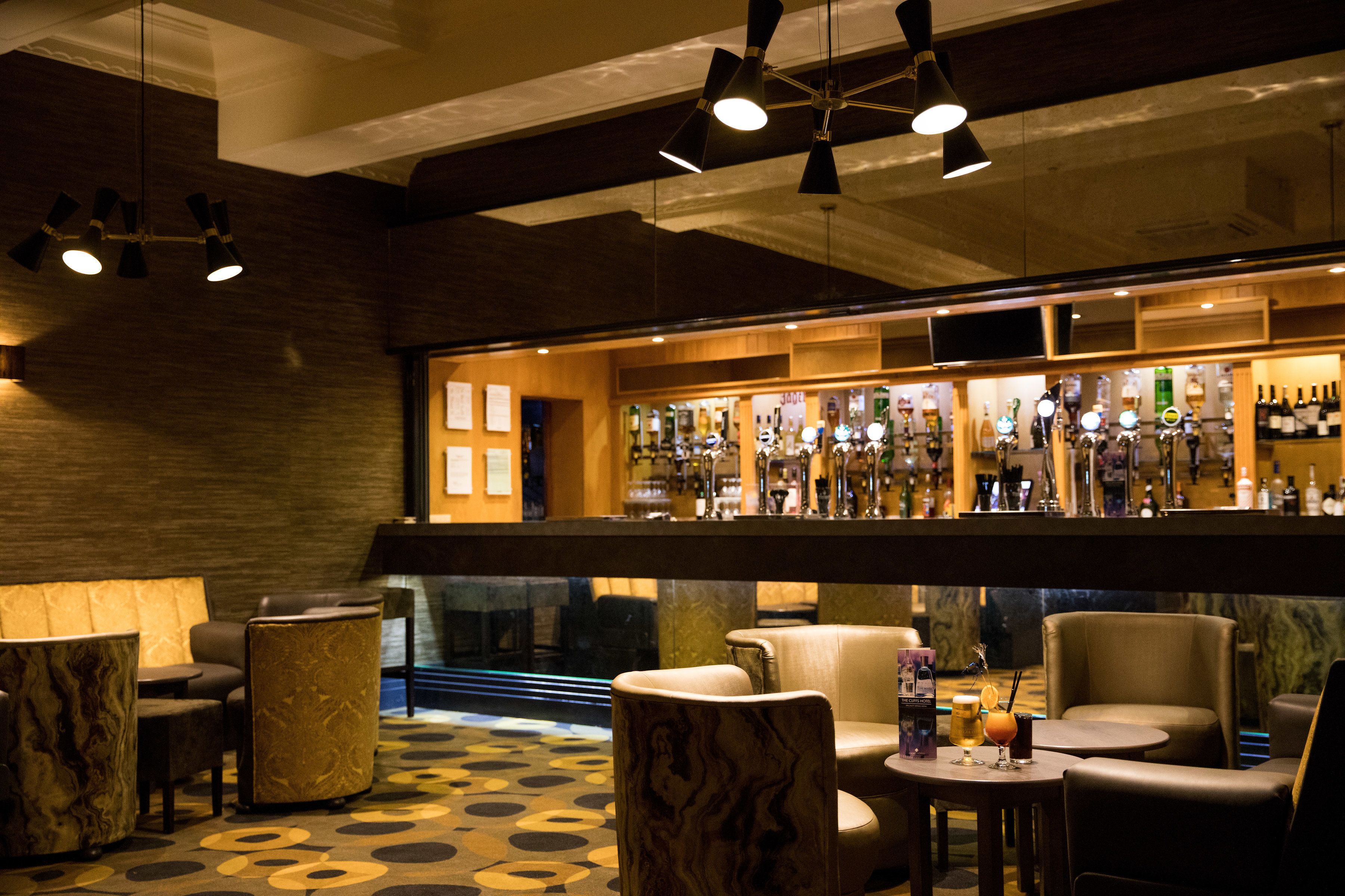 2 bars/lounges, sports bar