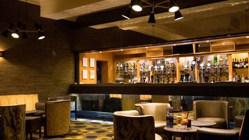 2 bares/lounges, bar de esportes