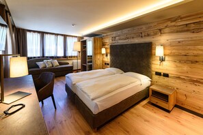Room, Mountain View (3 Pax) | Minibar, in-room safe, desk, free WiFi - Hotel Crozzon (Pinzolo)