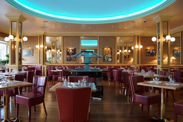 Breakfast, lunch, dinner served; French cuisine