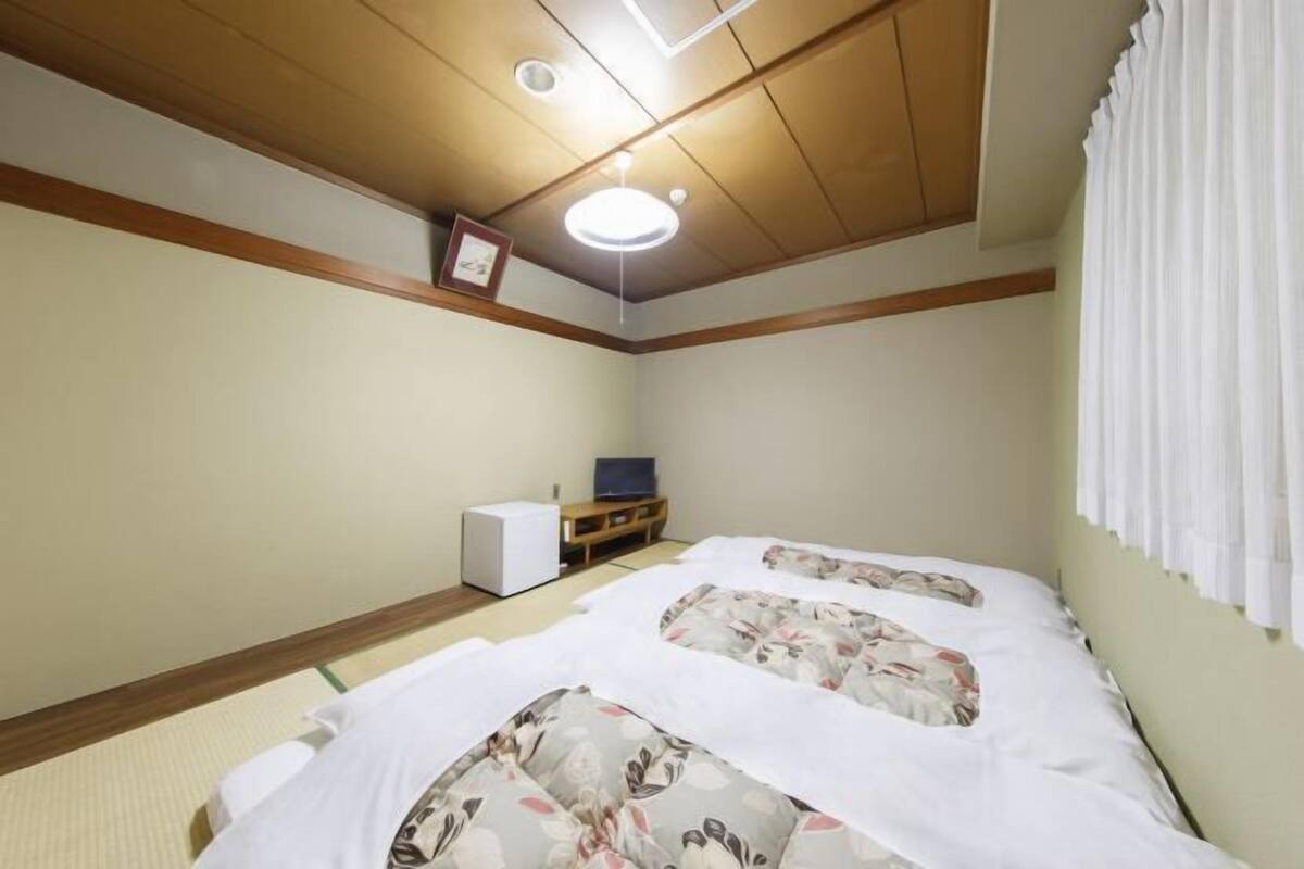 Premium bedding, desk, blackout drapes, soundproofing