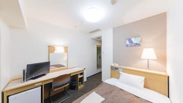 Hochwertige Bettwaren, Schreibtisch, Verdunkelungsvorhänge