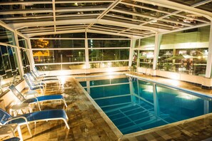 Piscine intérieure