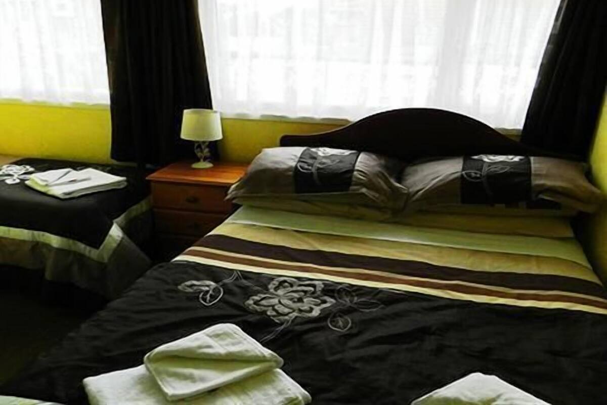 Chambre Familiale, salle de bains attenante