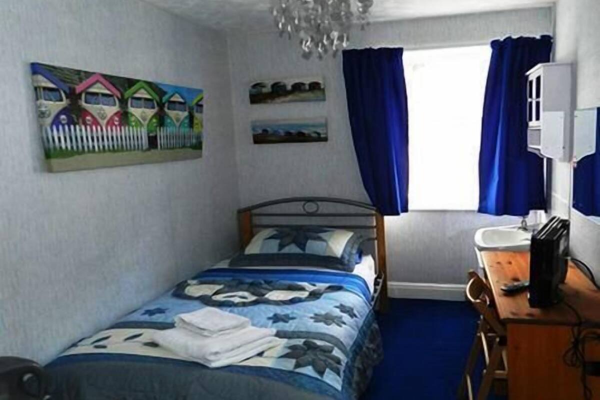 Chambre Simple Standard, 1 lit une place, salle de bains commune