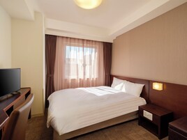 办公桌、遮光窗帘、熨斗/熨板、免费 WiFi