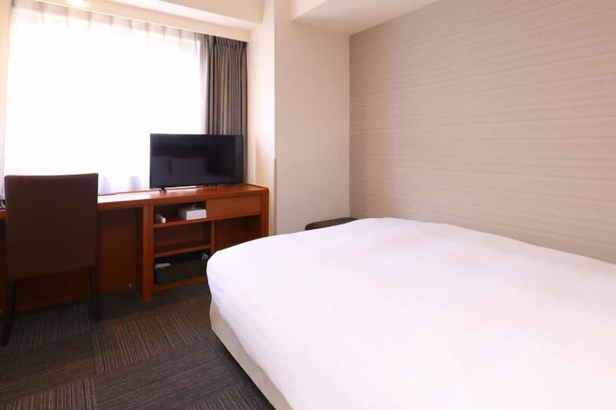 Down comforters, desk, soundproofing, iron/ironing board