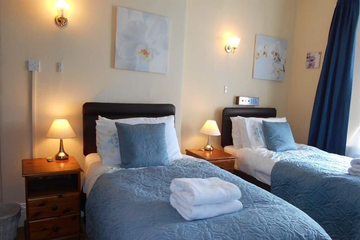 Twin kamer, en-suite badkamer (2nd Floor) | Gratis wifi