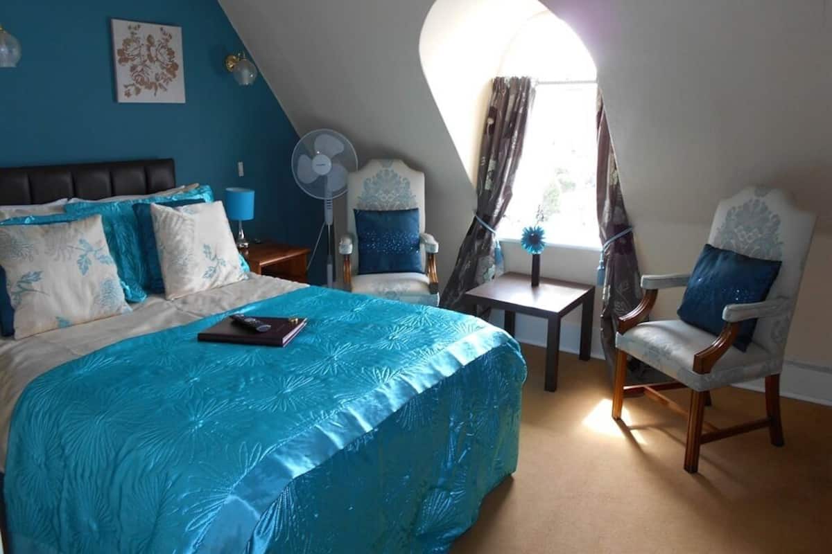 Comfort Double Room, Ensuite (With Bath) | Free WiFi