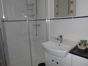 Habitación superior, 1 cama King size, baño en la habitación | Baño