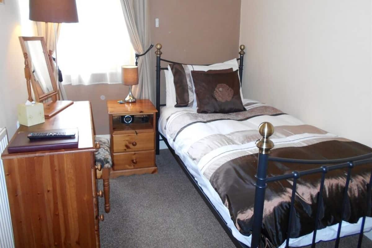 1st Floor Single En-suite Rear | Free WiFi