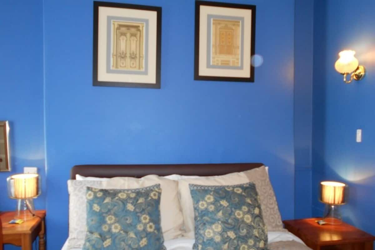 Double Room (Small) | Free WiFi