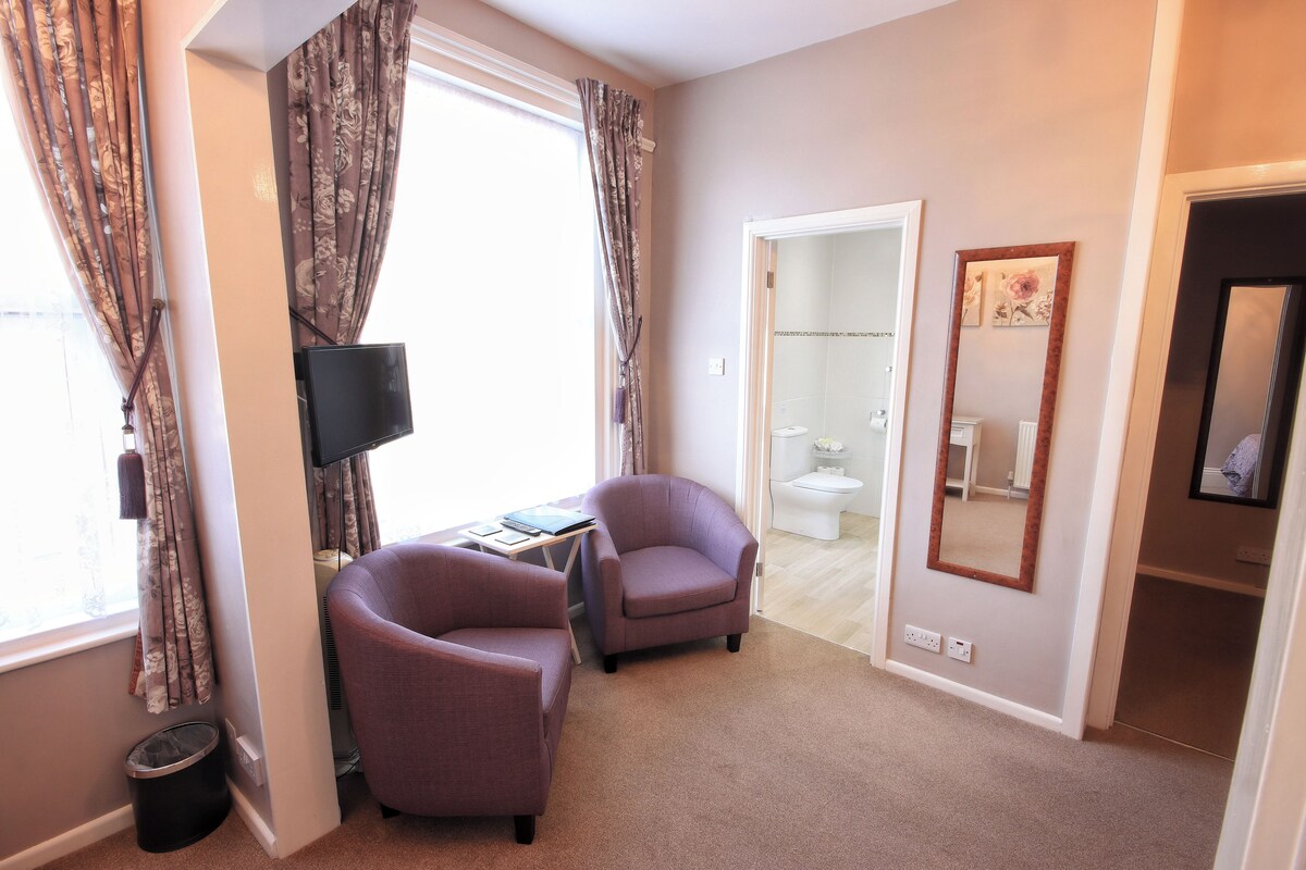 Deluxe Double Room (Watcome) | Desk, WiFi (free), bed sheets