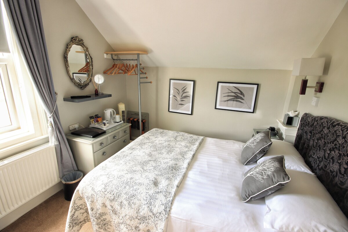 Single Room (Saltern) | Desk, WiFi (free), bed sheets