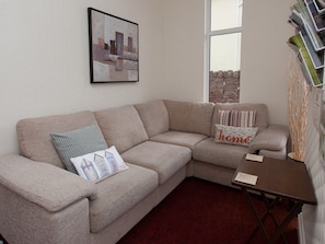 Lobby sitting area - Two Beaches (Paignton)