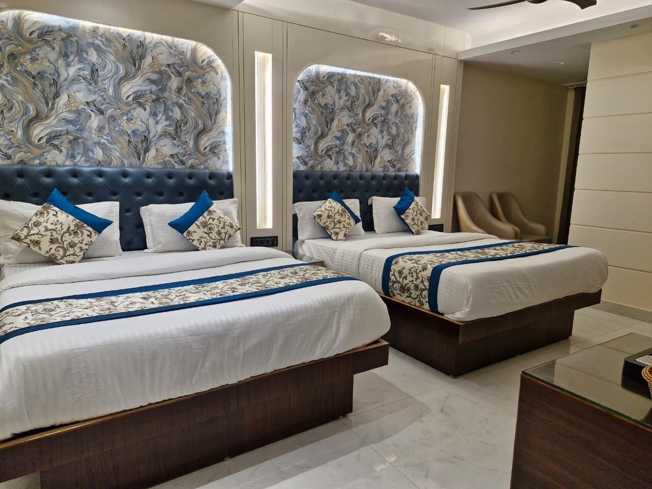 Family Room | In-room safe, desk, blackout drapes, soundproofing