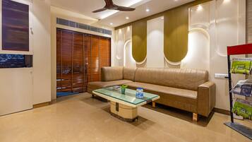 Área de estar no saguão