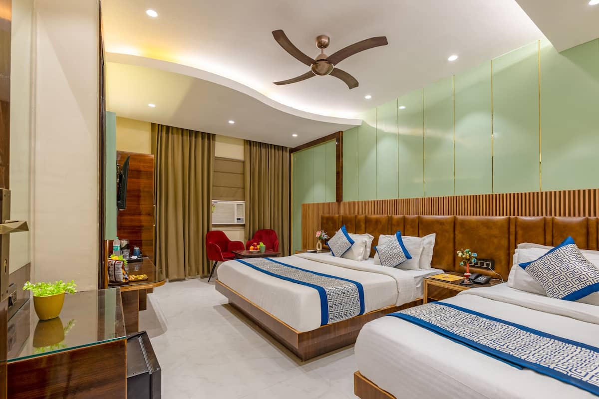 Executive Triple Room, Multiple Beds | In-room safe, desk, blackout drapes, soundproofing