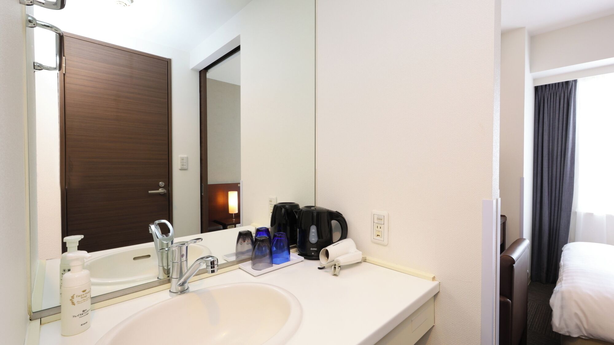 Premium bedding, down comforters, desk, laptop workspace