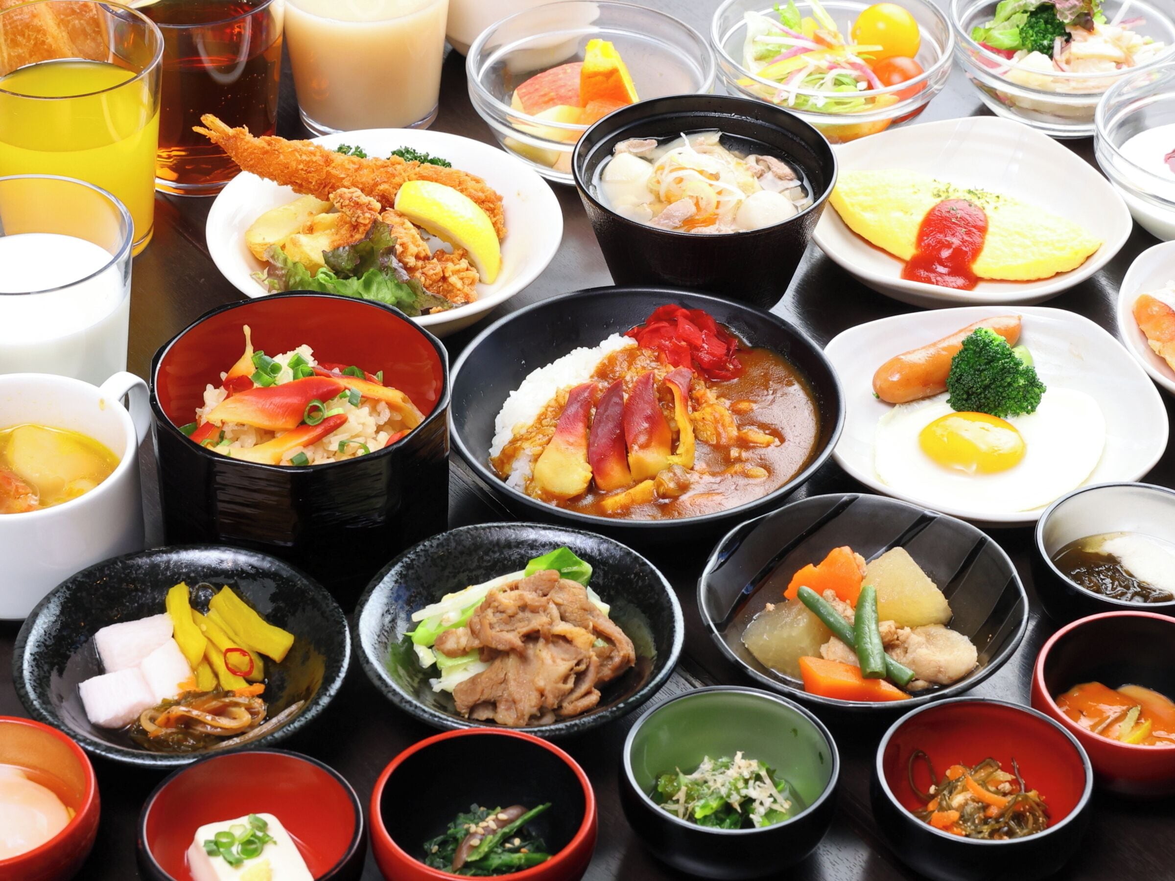 每日供应自助式早餐（每人 JPY 2000）