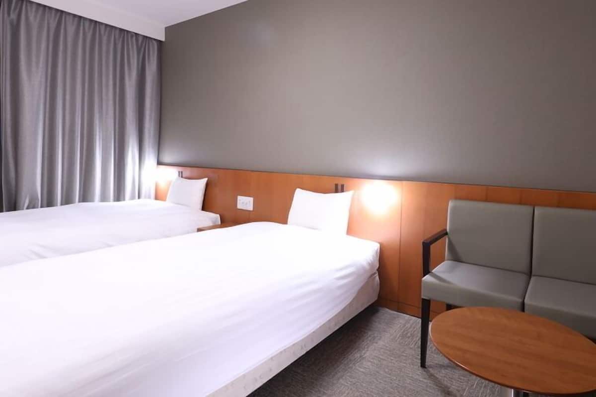 Premium bedding, down comforters, blackout drapes, WiFi (free)