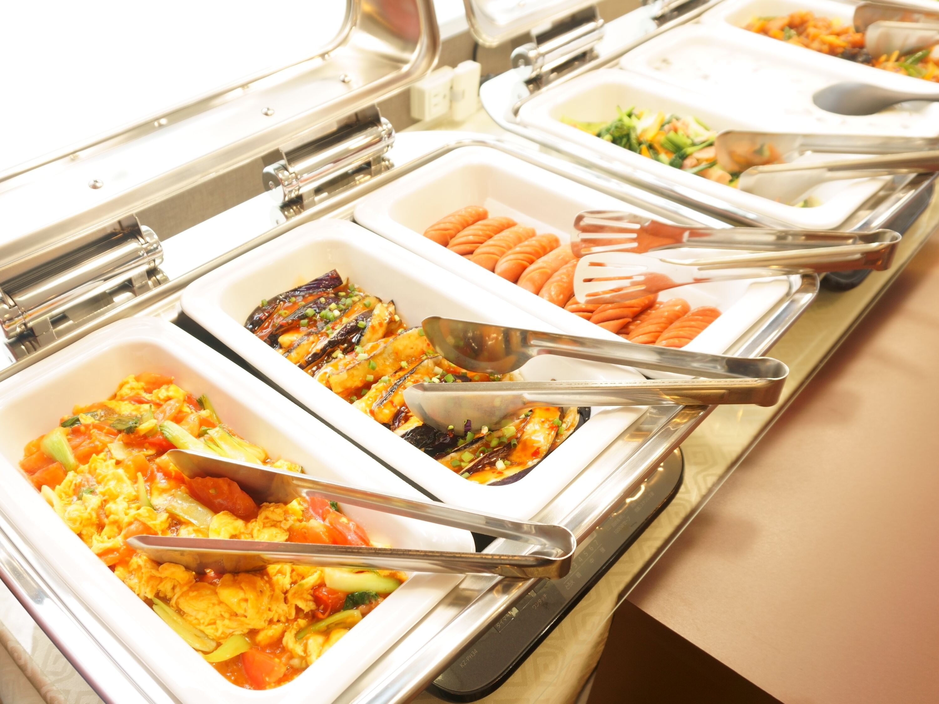 daily buffet breakfast (jpy 1100 per person)